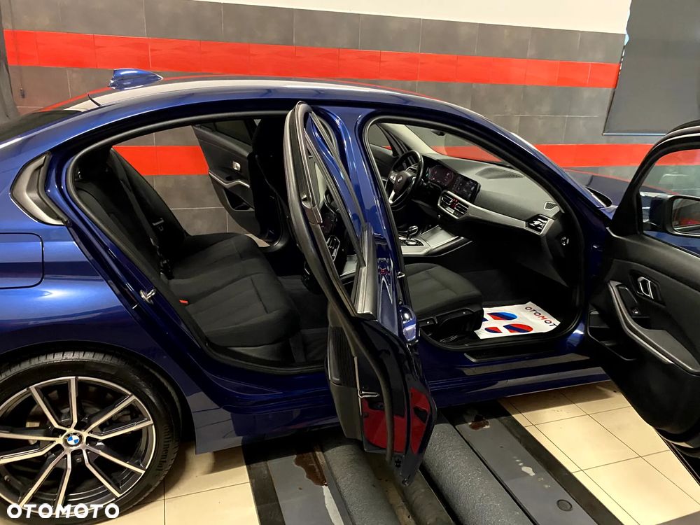 BMW Seria 3 320d Sport - 26