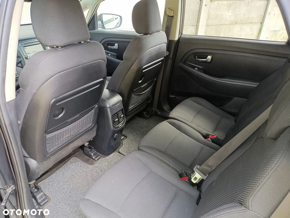 Kia Carens 1.7 CRDi L 7os - 13