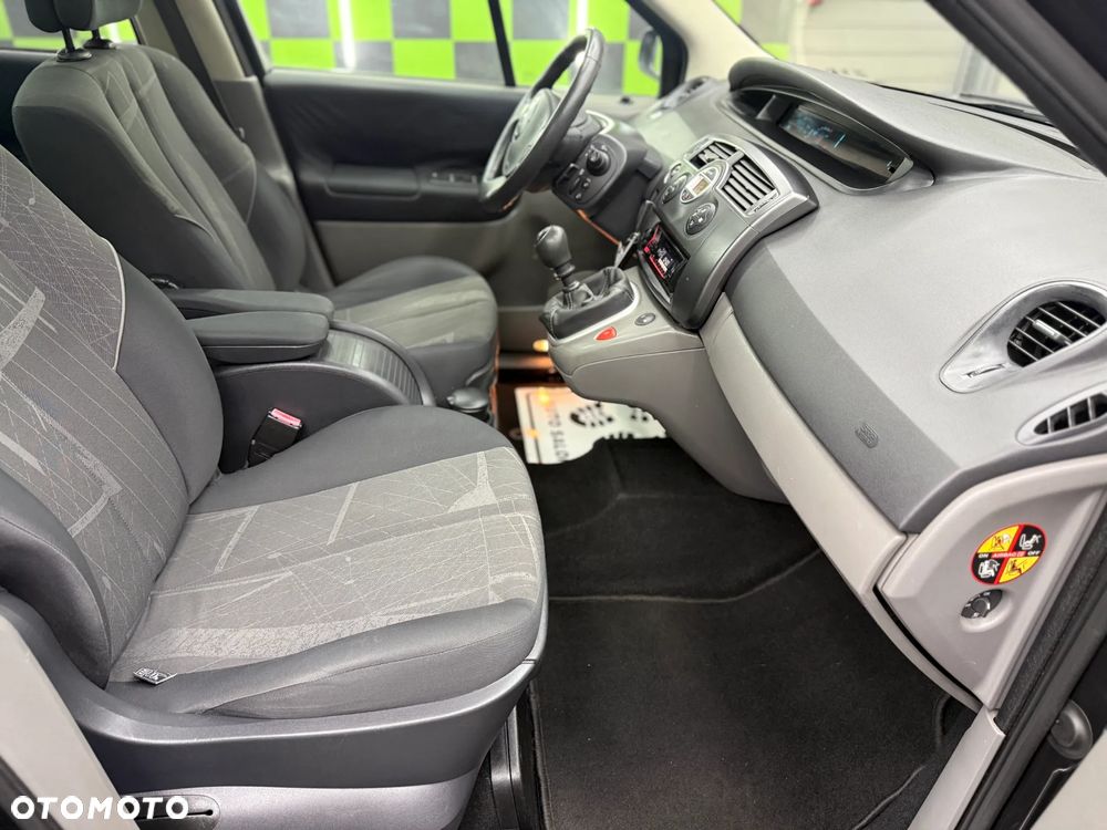 Renault Scenic 2.0 16V Luxe Expression - 31