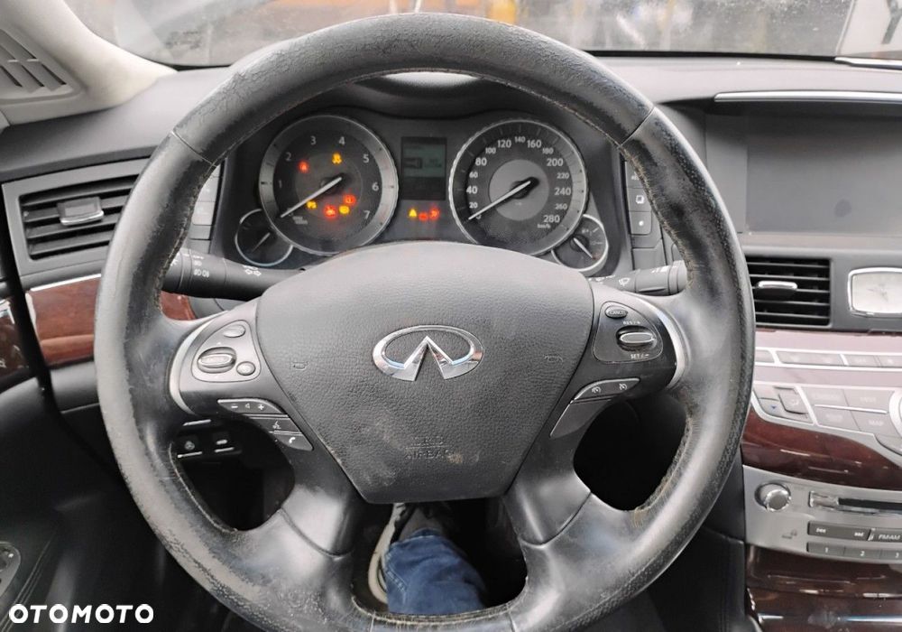 Infiniti Q70 - 14