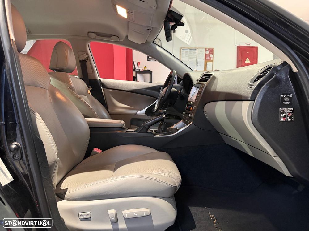 Lexus IS 220 d Luxury Line - 9