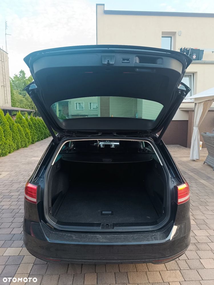 Volkswagen Passat - 4