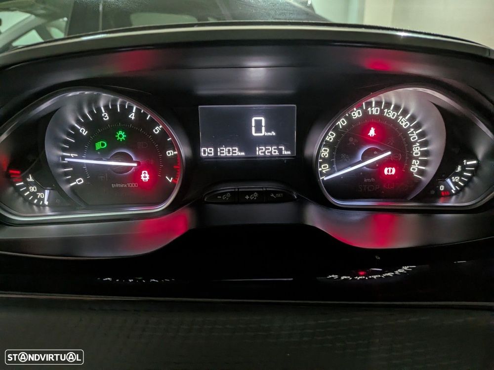 Peugeot 208 1.2 PureTech Style - 13