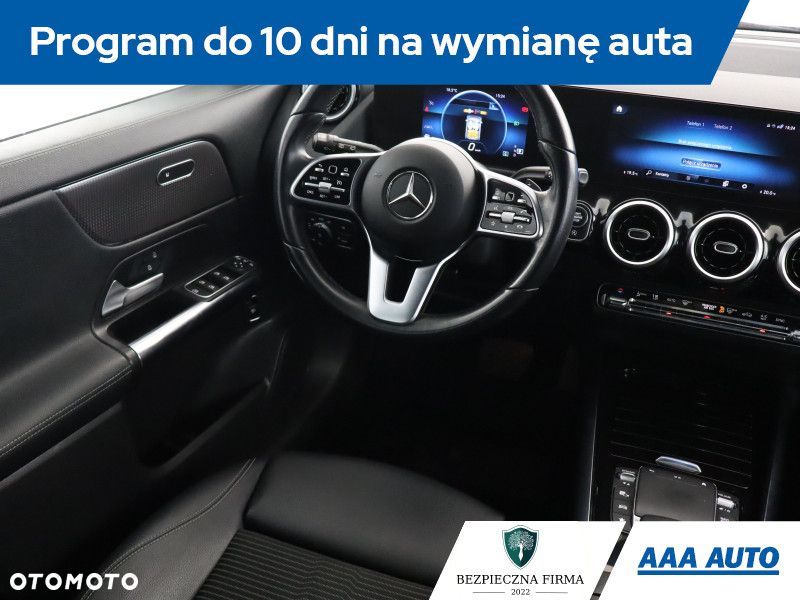 Mercedes-Benz GLA - 9