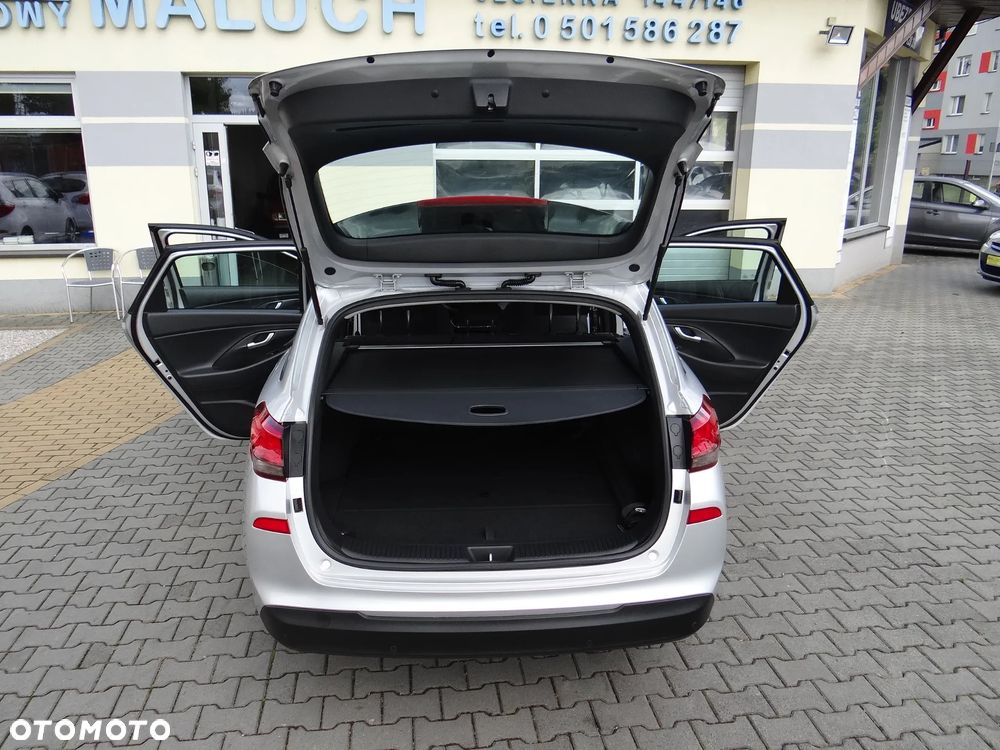 Hyundai i30 Kombi 1.4 Passion Plus - 14
