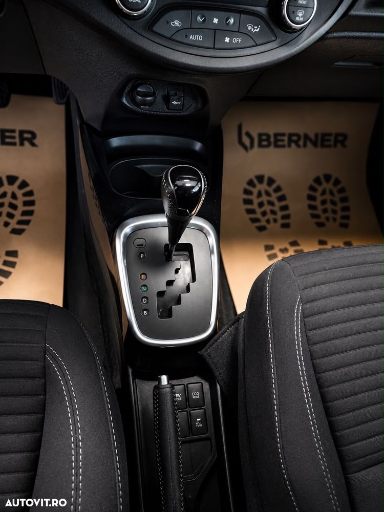 Toyota Yaris 1.5 VVT-i HSD Bi-Tone R&B - 11