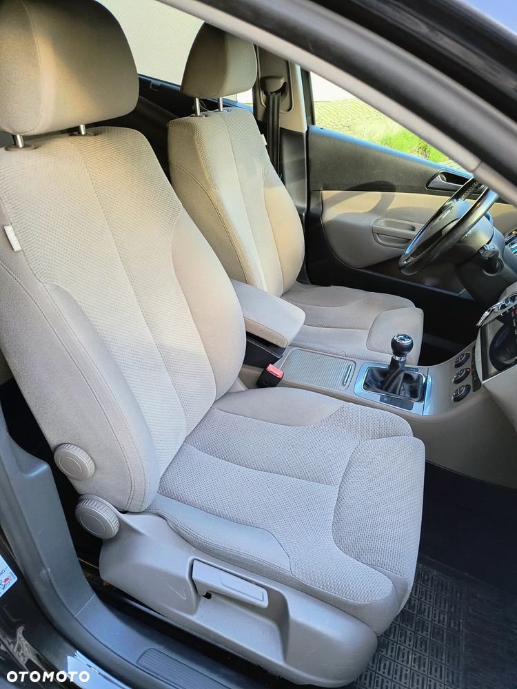 Volkswagen Passat 2.0 TDI DPF Comfortline - 25