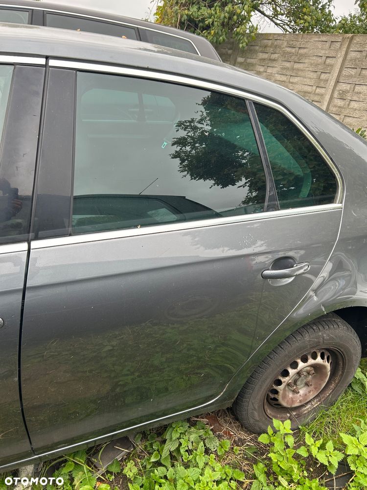 Drzwi lewe tylne poszycie VW Jetta 06r LD7X