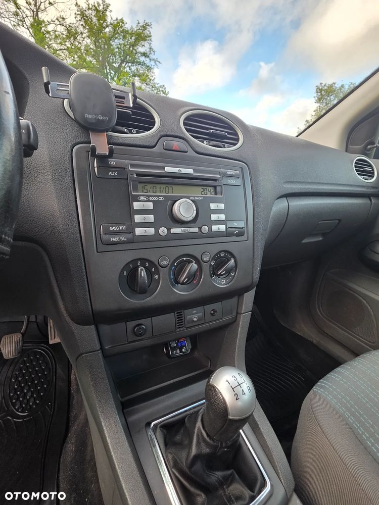 Ford Focus 1.6 TDCi Ambiente DPF - 11