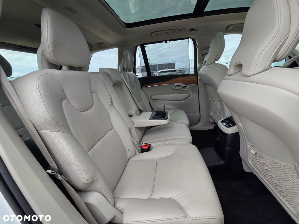 Volvo XC 90 - 32