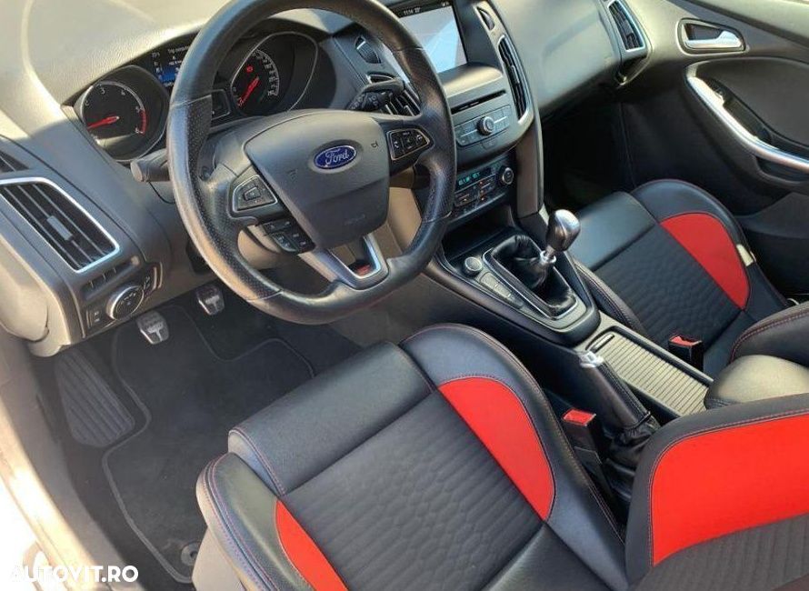 Ford Focus ST - 18