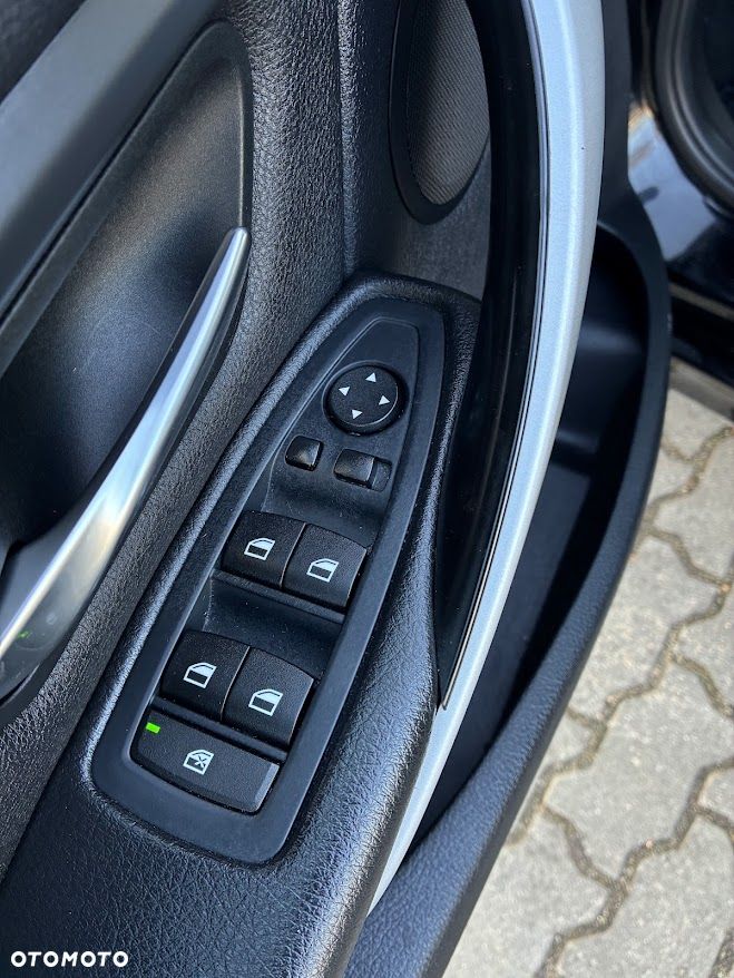 BMW Seria 3 328i xDrive - 9