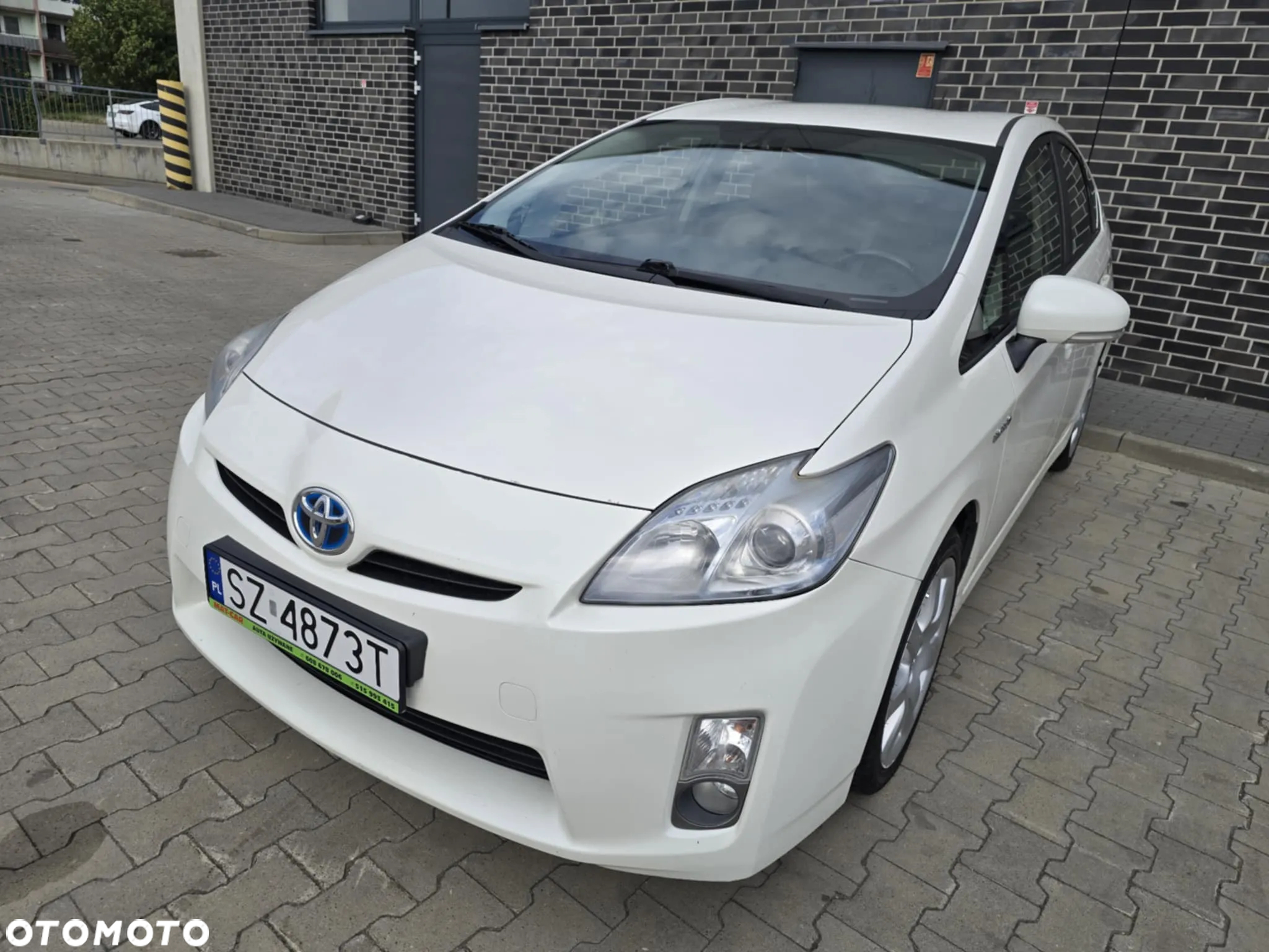 Toyota Prius (Hybrid) Executive - 5