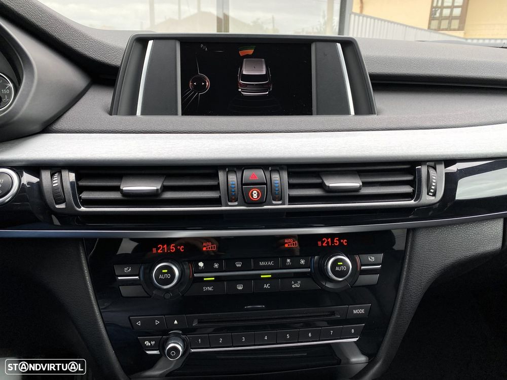 BMW X5 30 d xDrive Pack M - 29