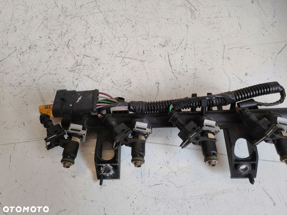 RENAULT CLIO III 1.2 LISTWA WTRYSKOWA WTRYSKIWACZ - 6