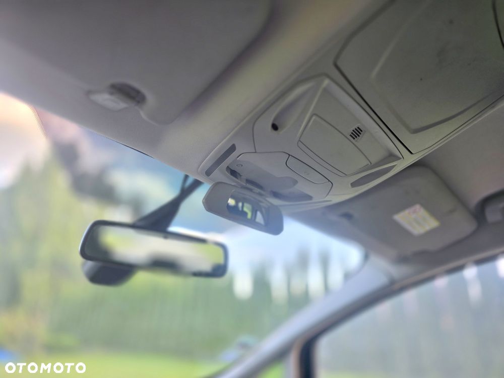 Ford C-MAX 1.6 TDCi Start-Stop-System Champions Edition - 26