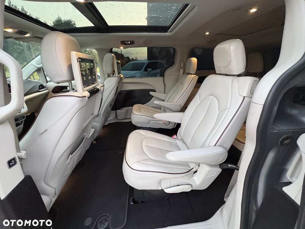 Chrysler Pacifica - 15