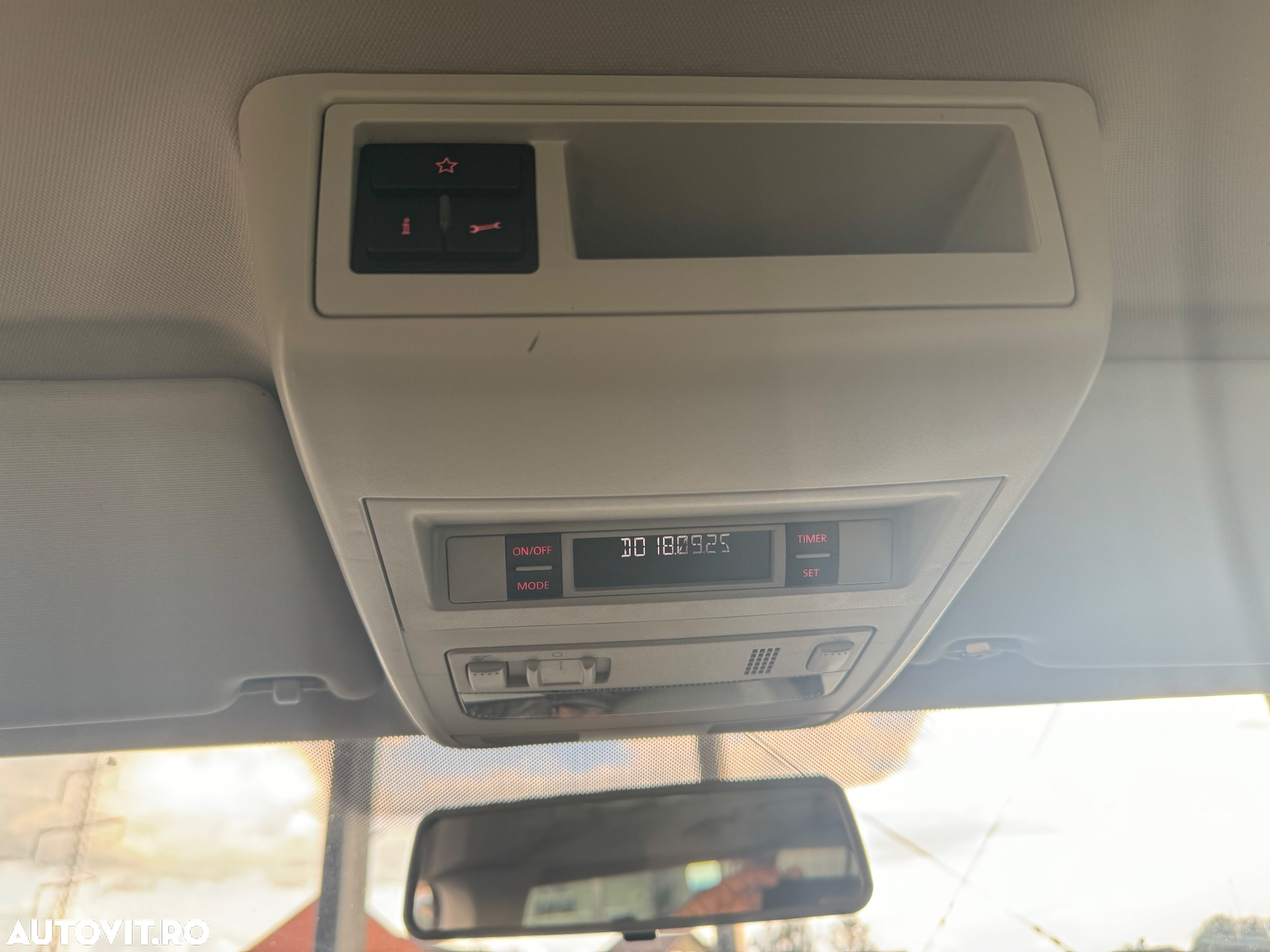 Volkswagen Caravelle - 7