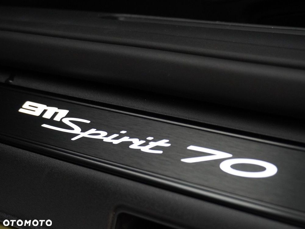 Porsche 911 Carrera T-Hybrid Spirit 70 - 25