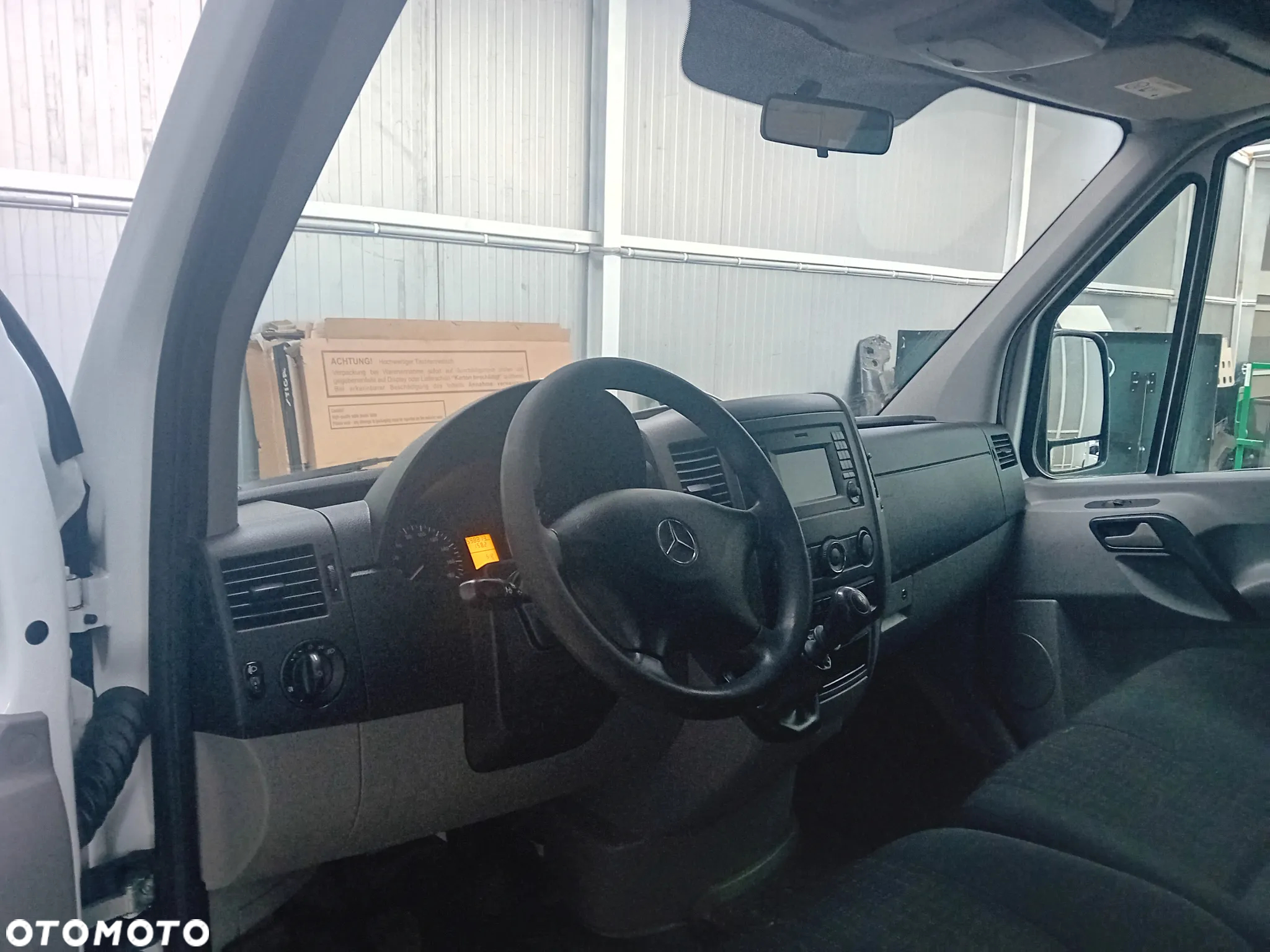 Mercedes-Benz Sprinter - 16