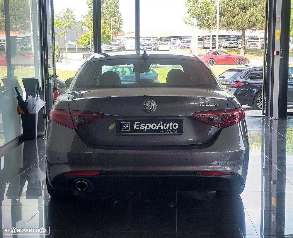 Alfa Romeo Giulia 2.2 D - 5
