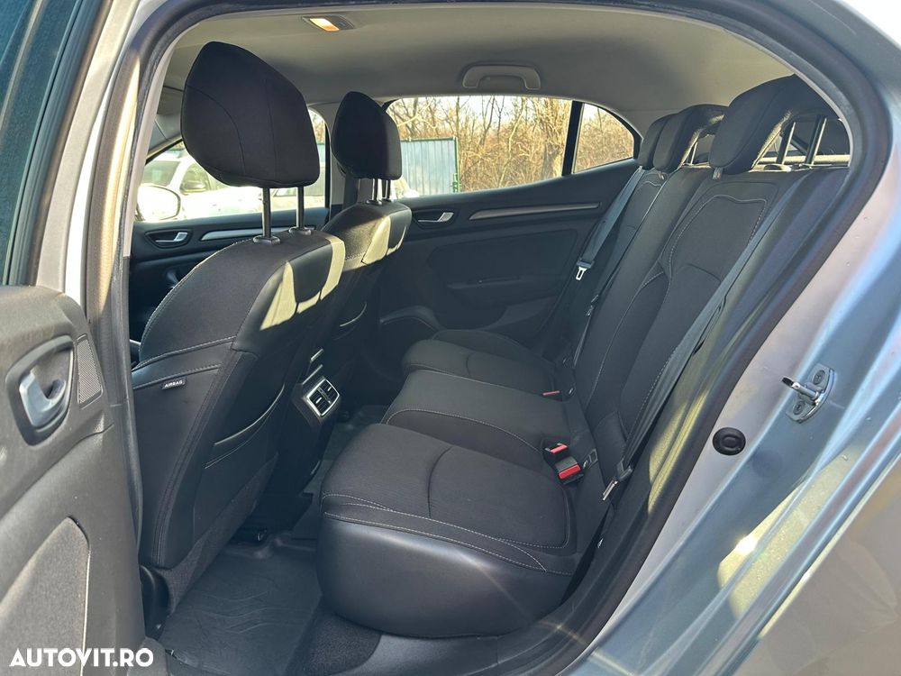 Renault Megane Blue dCi 116 Zen - 9