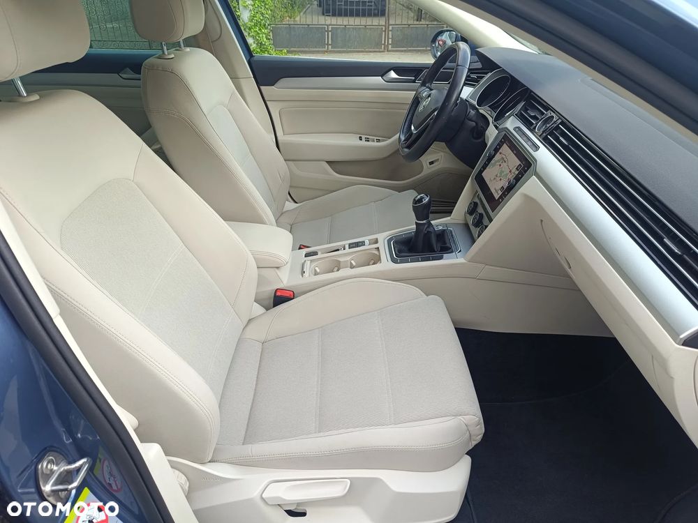 Volkswagen Passat Variant 2.0 TDI BMT Comfortline - 24