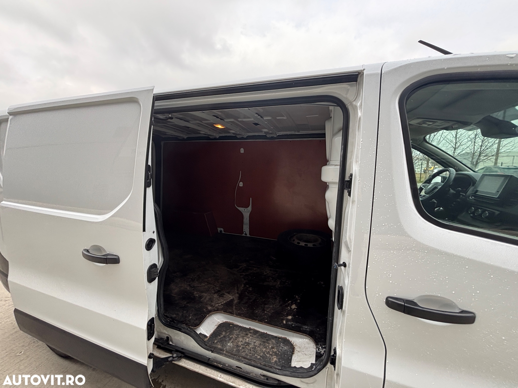 Renault TRAFIC - 12