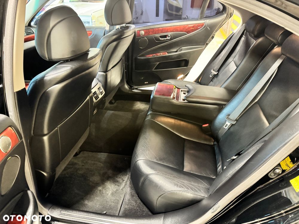 Lexus LS - 37