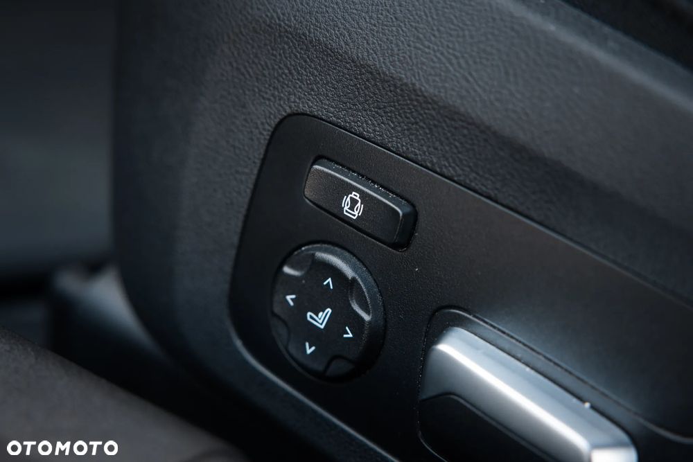 BMW Seria 3 330e M Sport sport - 26