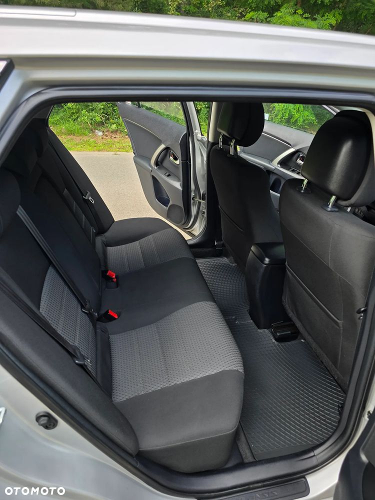 Toyota Avensis 2.0 D-4D Premium - 23
