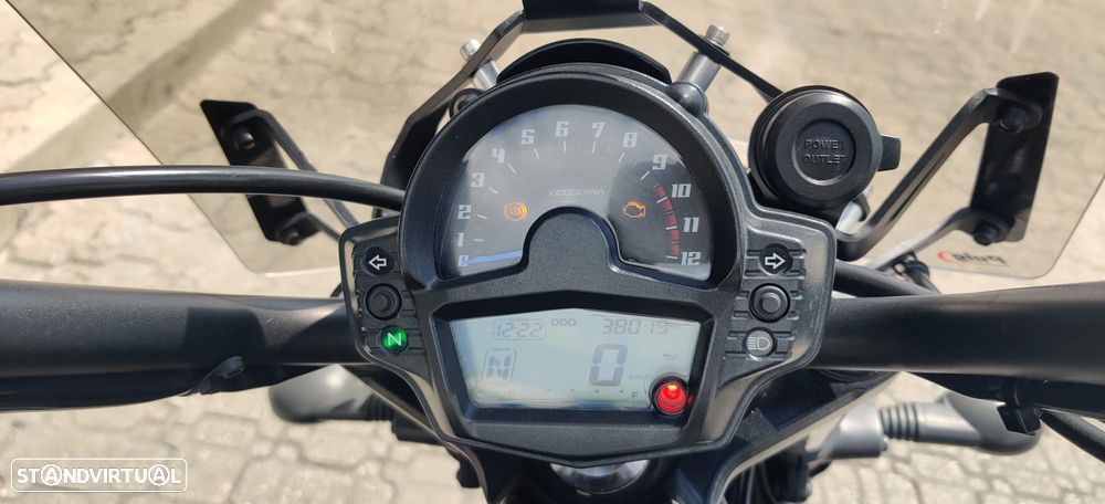 Kawasaki Vulcan 650 S - 12