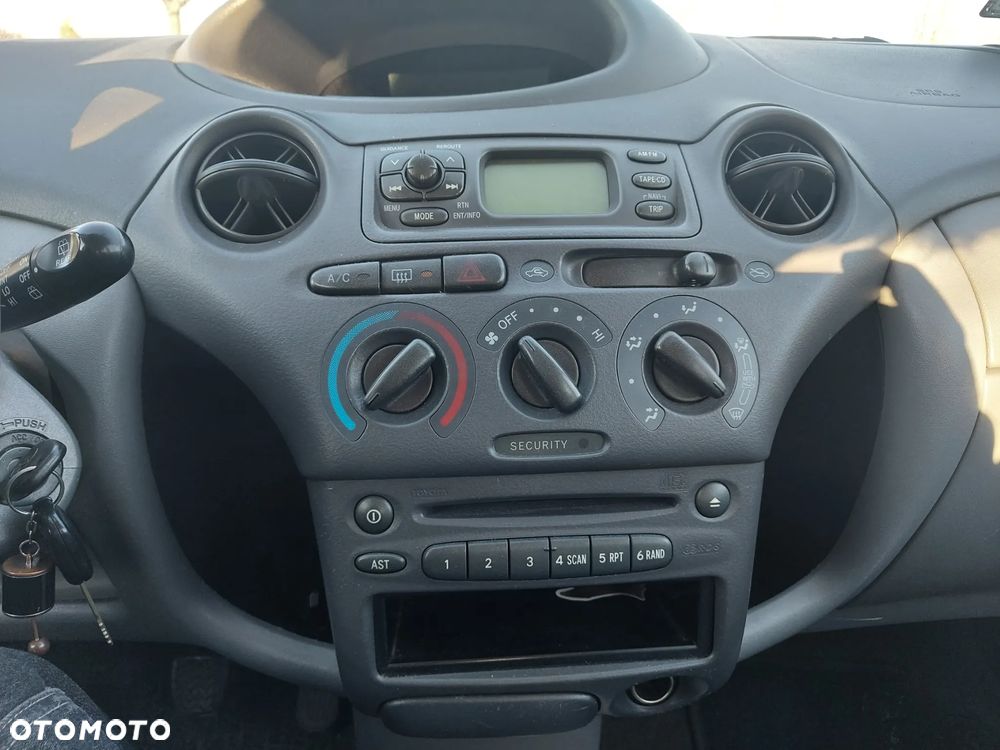 Toyota Yaris 1.0 Luna - 8