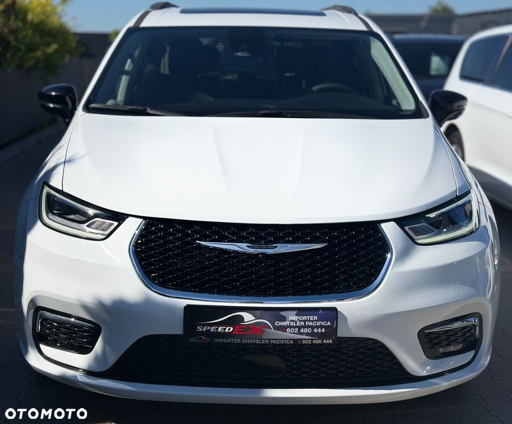 Chrysler Pacifica - 4