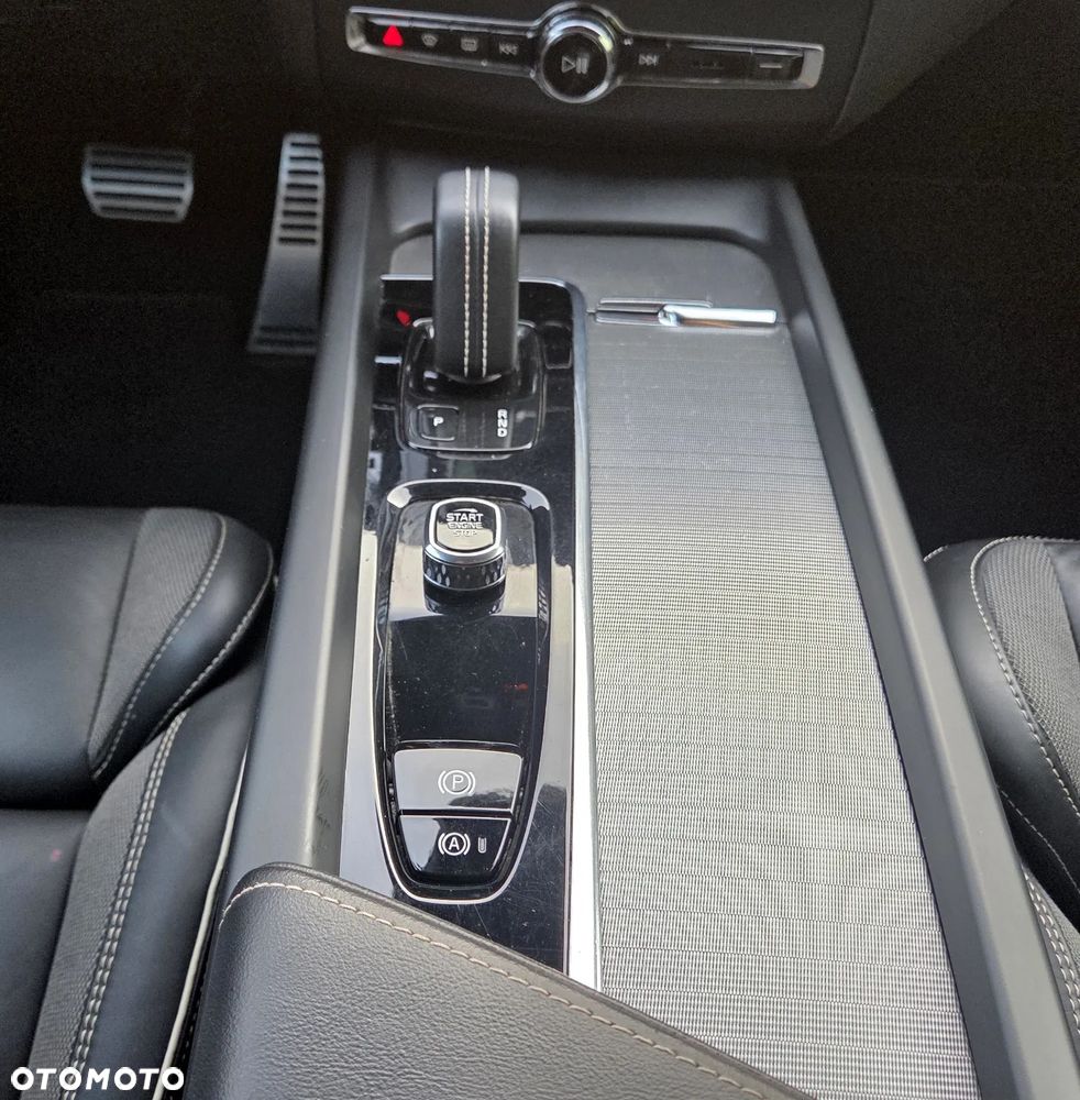 Volvo XC 60 B4 D Ultimate Dark - 37