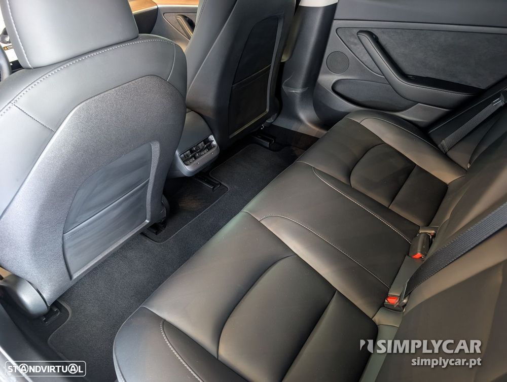 Tesla Model 3 - 7