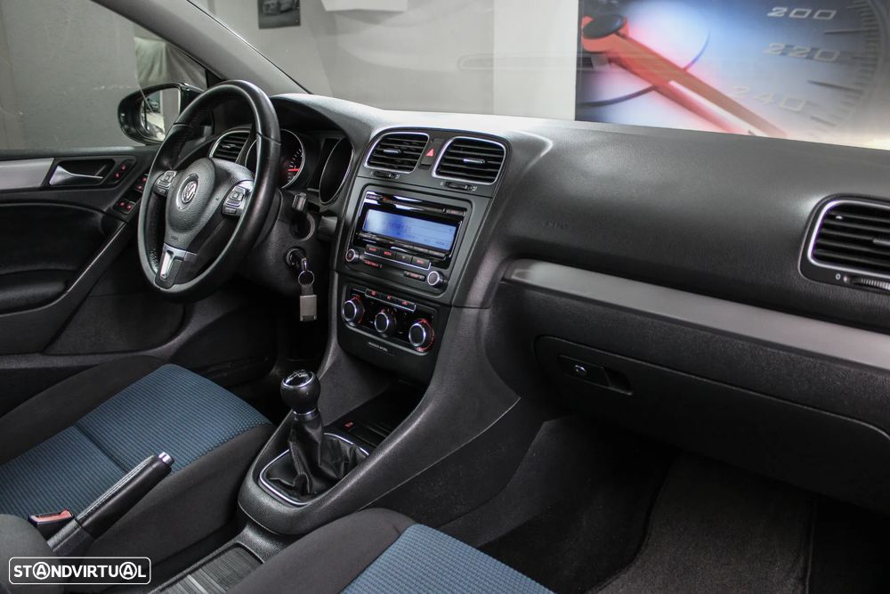 VW Golf 1.6 TDi Trendline BlueMotion - 27