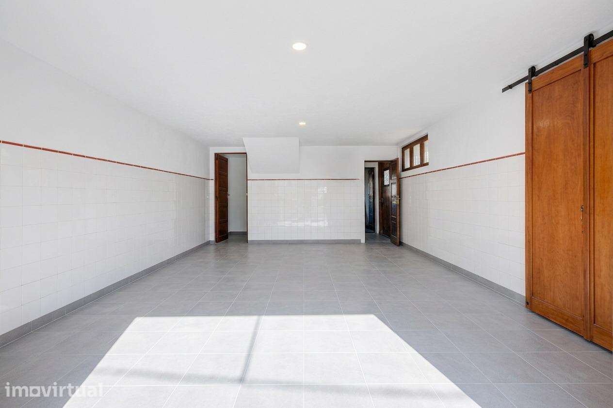 Moradia de 3 Pisos com Quintal para Remodelação em Vila Nova de Gaia - Grande imagem: 5/43