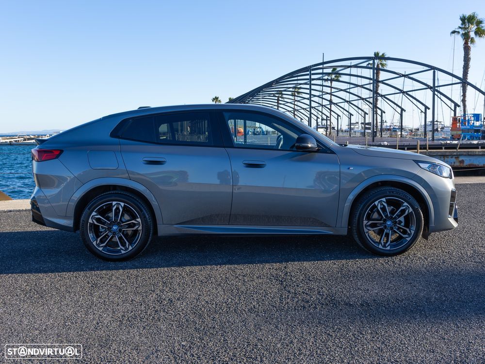 BMW iX2 eDrive20 Pack Desportivo M - 10