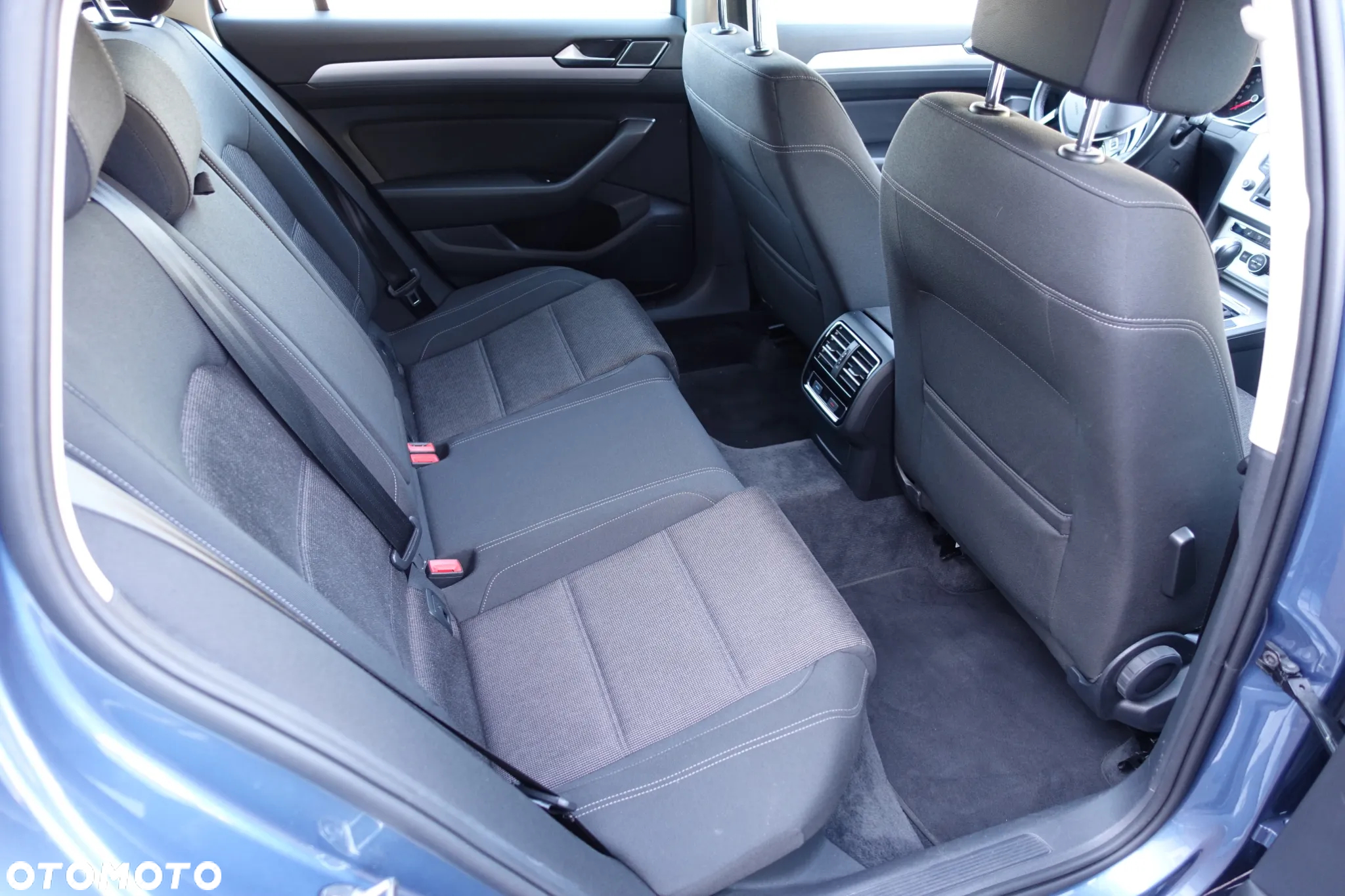 Volkswagen Passat - 12