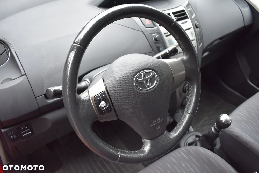 Toyota Yaris 1.33 VVT-i Executive - 9