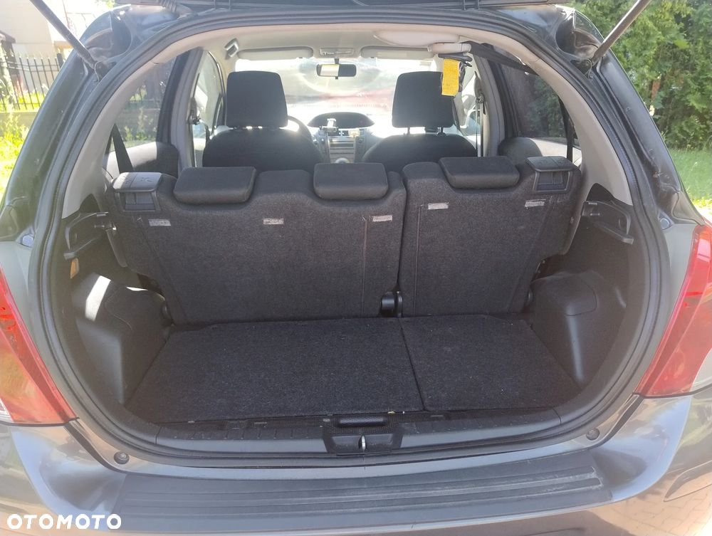 Toyota Yaris 1.0 Luna A/C - 12