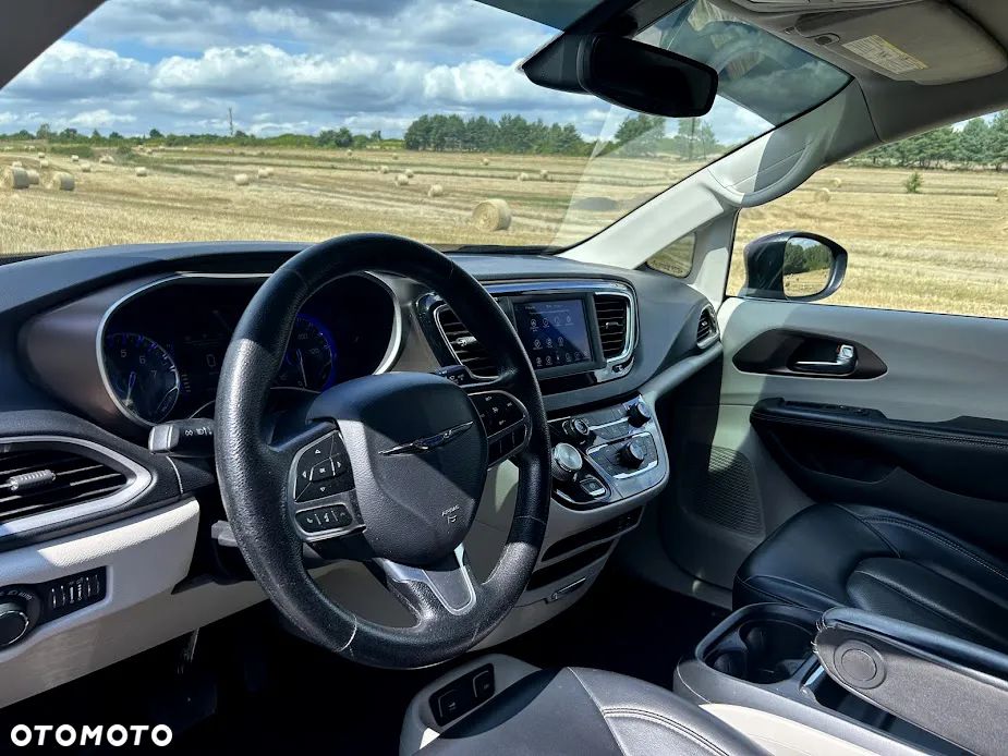 Chrysler Pacifica - 21