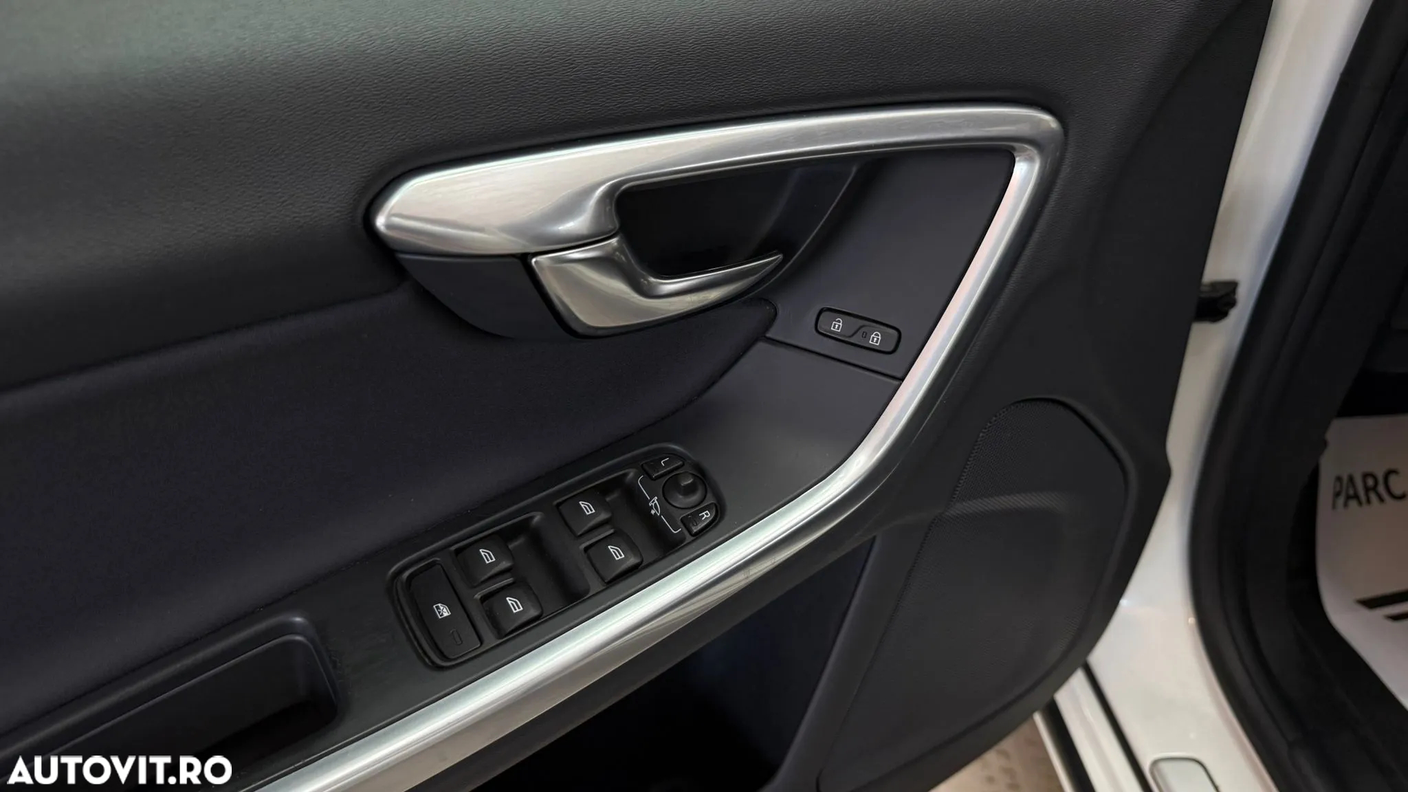 Volvo V60 D6 Plug-In-Hybrid AWD Geartronic Momentum - 26