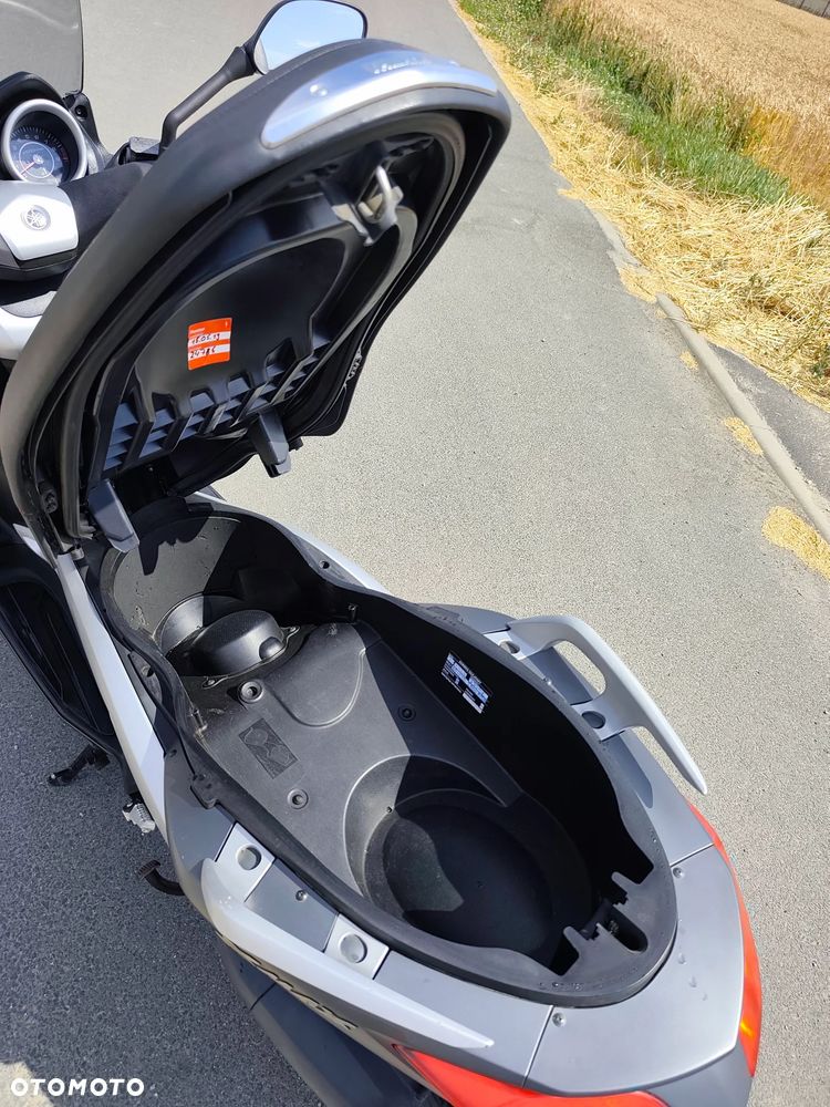 Yamaha X-max - 10
