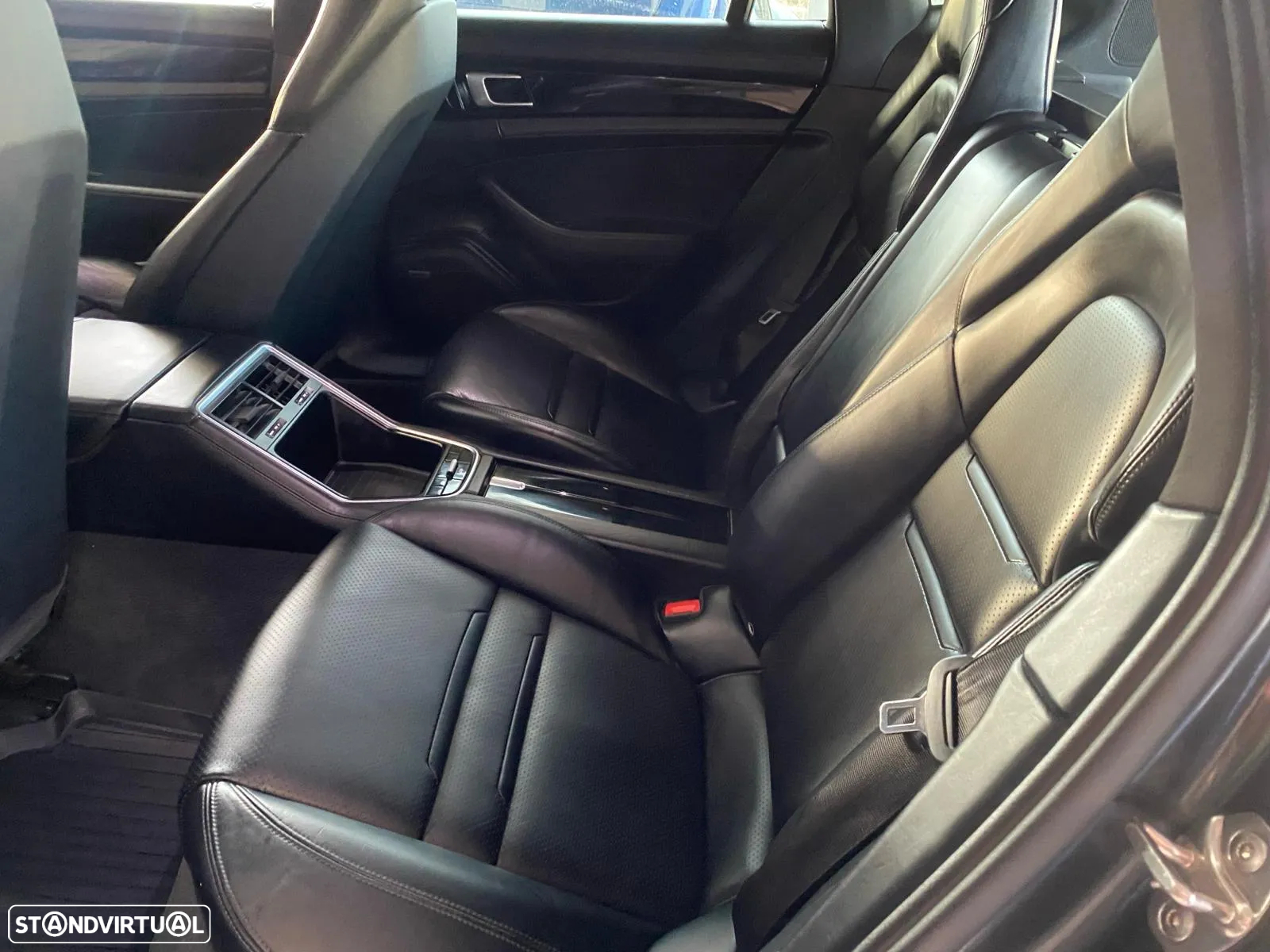 Porsche Panamera 4 E-Hybrid 10 Years Edition - 14