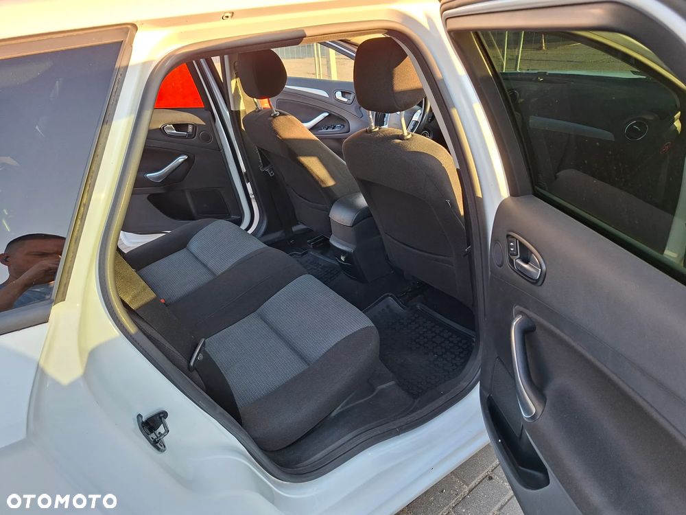 Ford Mondeo 2.0 TDCi Ghia - 9