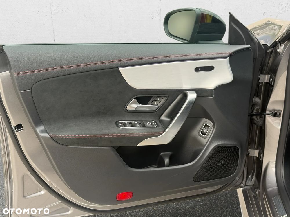 Mercedes-Benz CLA 200 mHEV AMG Line 7G-DCT - 11