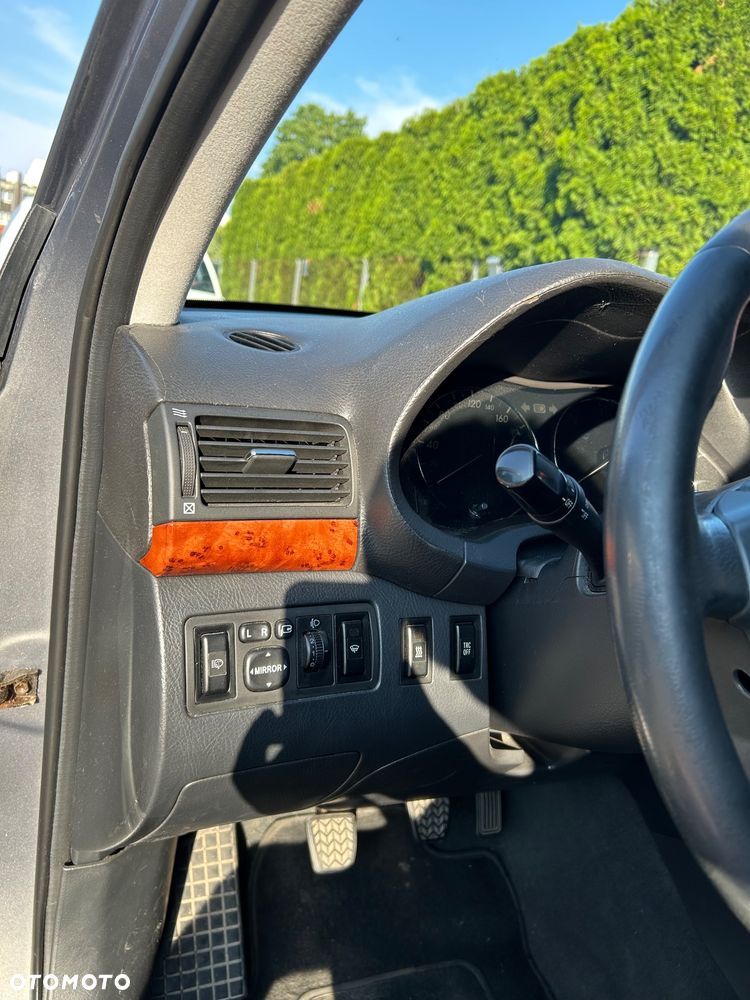 Toyota Avensis - 11