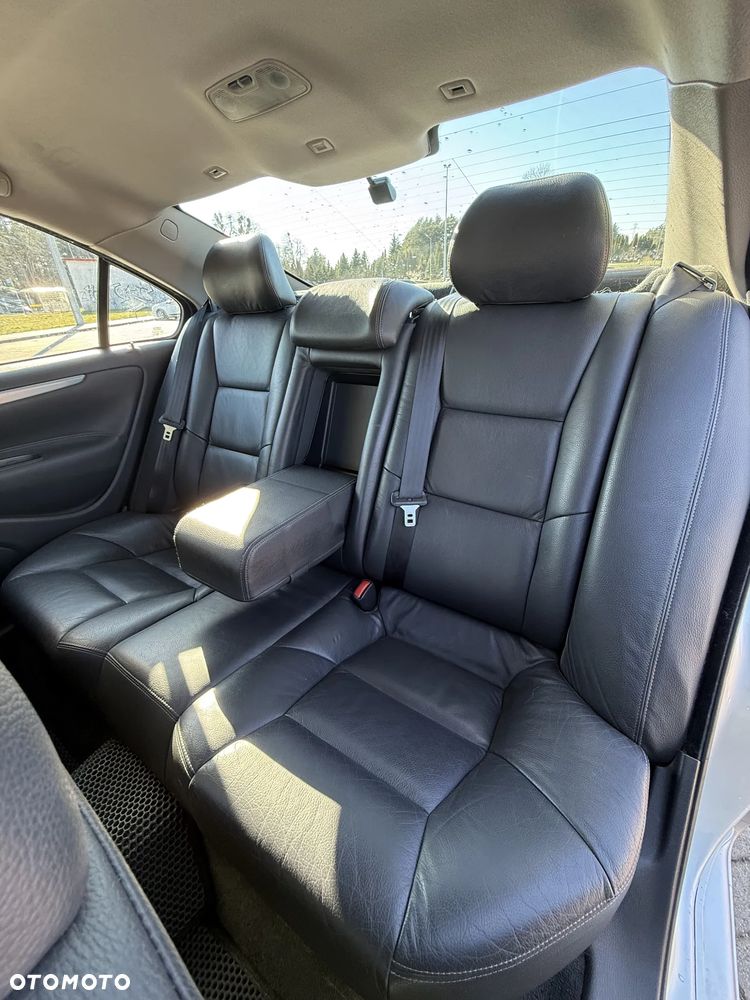 Volvo S60 2.5T Momentum - 27